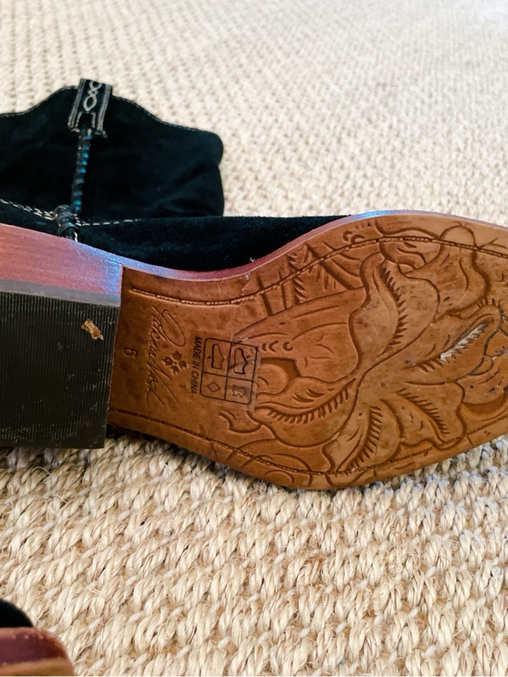 Black Embroidered Pointy Toe Suede Western Boots Mid-Shaft Boots size 6 - EUC - Picture 4 of 8